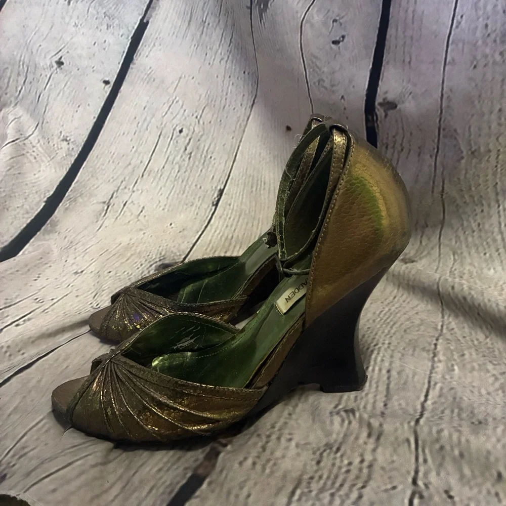 Y2K VTG Steve Madden Throb‎ Metallic Bronze Snake Print Wavy Wedges Sz 7.5 AS IS